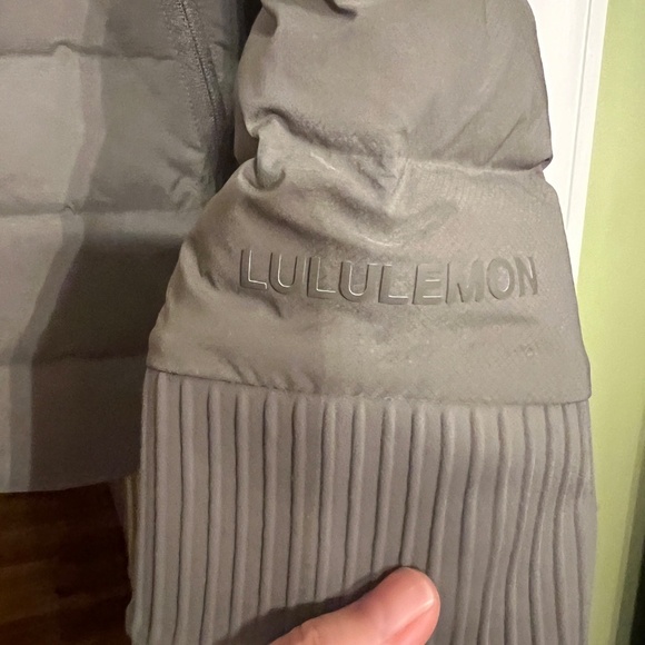 EUC Lululemon Down and Around Crew Neck Quilted Pullover Top Sweatshirt Size 8 - Picture 9 of 9